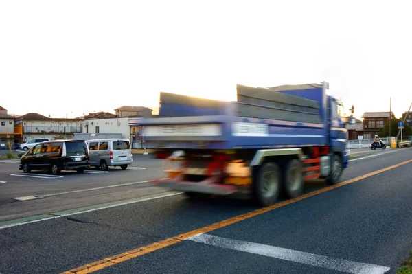 Camión Volquete Grande Corriendo Por Carretera — Foto de Stock