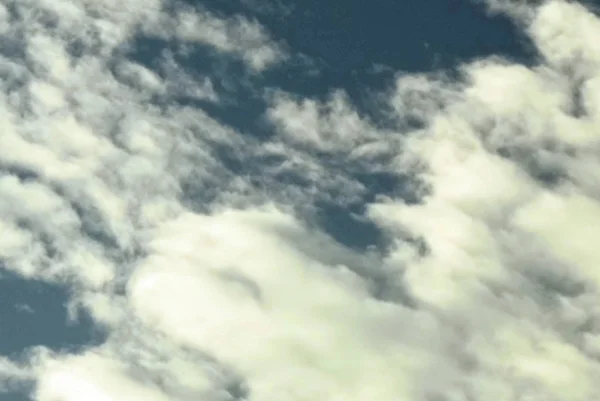 Une Mer Attrayante Nuages Qui Répand Sur Ciel Bleu — Photo