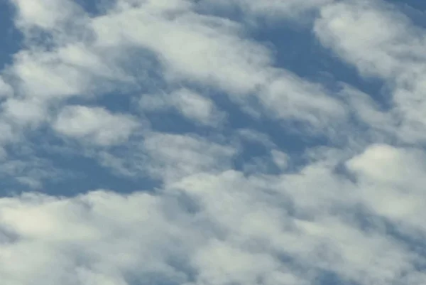 Mare Nuvole Che Schiariscono Nel Bel Cielo Autunnale Nel Pomeriggio — Foto Stock