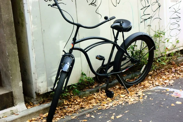 Altes Fahrrad Wand Gelehnt — Stockfoto
