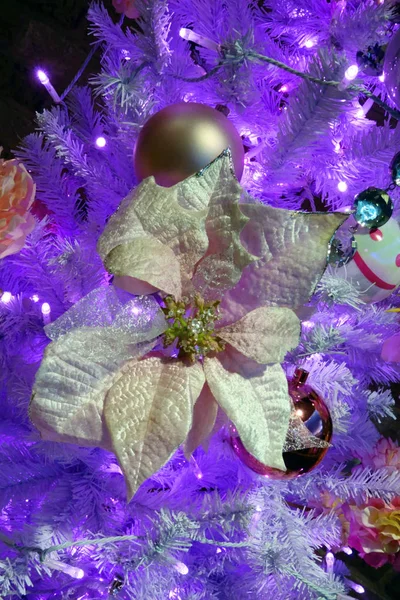 Szép Dekoratív Művirág Karácsonyfa — Stock Fotó