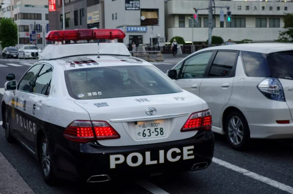 渋滞時の交通パトロール用警察車両 — ストック写真
