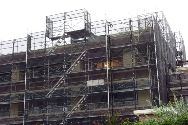 Edificio Renovación Con Andamios — Foto de Stock