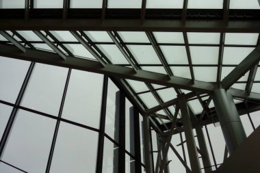 Kirişlerle kentsel mimari tarzın ayrıntılı yapısal biçimi