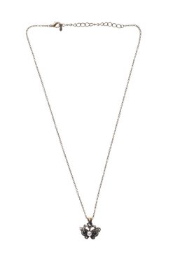 Beyaz arkaplanda izole edilmiş bir zincir üzerindeki eski kolye