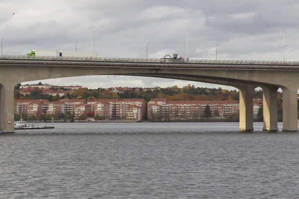 Stockholm köprüsüyle cityscape arka plan üzerinde