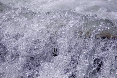 kabarcıklı köpük su