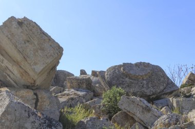Antik Yunan tapınağı kalıntıları. Gün zaman atış