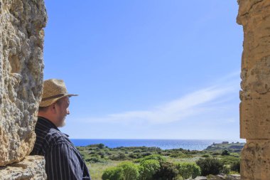 Antik Yunan tapınağı kalıntıları. Gün zaman atış