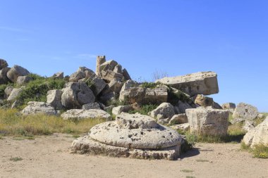 Antik Yunan tapınağı kalıntıları. Gün zaman atış