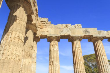 Antik Yunan tapınağı kalıntıları. Gün zaman atış