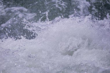 kabarcıklı köpük su