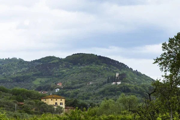 Single House Hilly Area Italian Region Tuscany Front Cloudy Sky — Stock Photo, Image