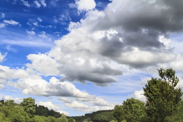 Festői Kilátással Nagy Fehér Felhők Fölött Területén — Stock Fotó