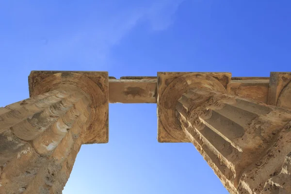 Ruiny Starożytnej Świątyni Greckiej Zdjęcie Dnia — Zdjęcie stockowe