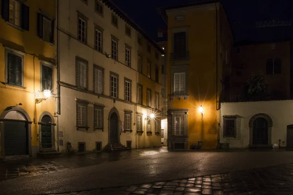 Νυχτερινές Παλιά Πόλη Δρόμους Φωτισμό Των Οδών Στο Tuscan Πόλη — Φωτογραφία Αρχείου