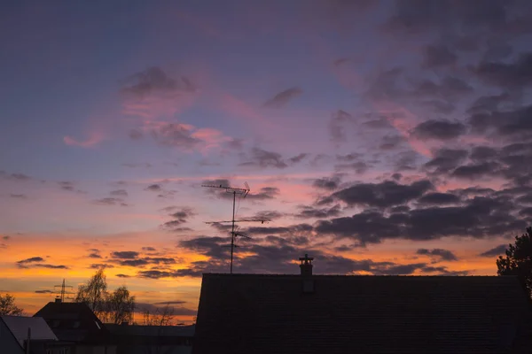 Pohled Krásný Západ Slunce Nad Střechami — Stock fotografie
