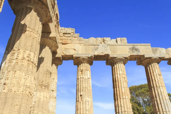 Reruntuhan Kuil Yunani Kuno Tembakan Siang Hari — Stok Foto