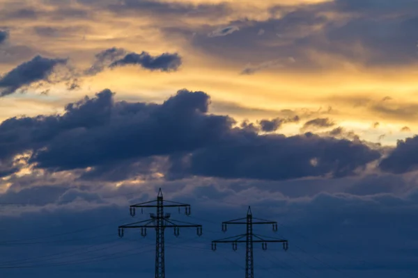 Вежі Лінії Електропередач Фоні Хмарного Неба — стокове фото