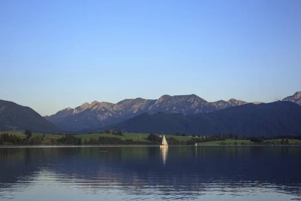 Γραφική Θέα Forggensee Βουνά Και Λίμνη Γερμανία — Φωτογραφία Αρχείου