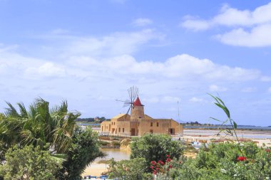 Marsala Trapani, Sicilya, tuz daireler yel değirmeni