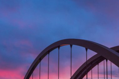 A8 otoyolu Köprüsü. Gün zaman atış