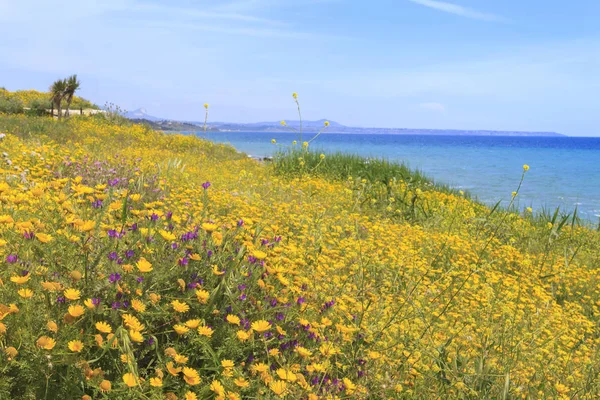 Görünüm Akdeniz sahili Güney Sicilya, İtalya