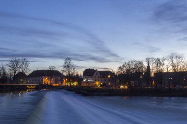Konut bir kasabasında dar eski sokak Landsberg şehir