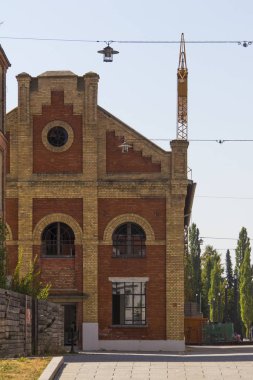 Eski Sanayi Augsburg'ta önünde mavi bir gökyüzü bina