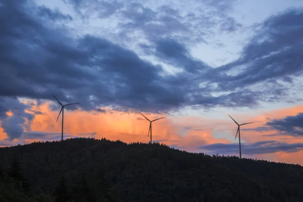 Turbine Eoliche Sulle Montagne Boscose Vicino Gersbach Nella Foresta Nera — Foto Stock