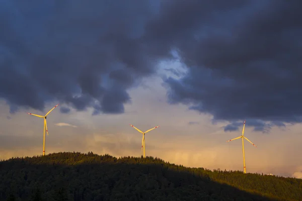 Turbine Eoliche Sulle Montagne Boscose Vicino Gersbach Nella Foresta Nera — Foto Stock