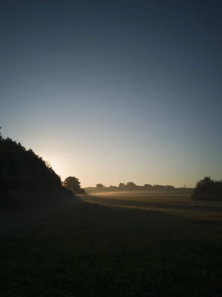 Amanecer Sobre Campos Brumosos — Foto de Stock