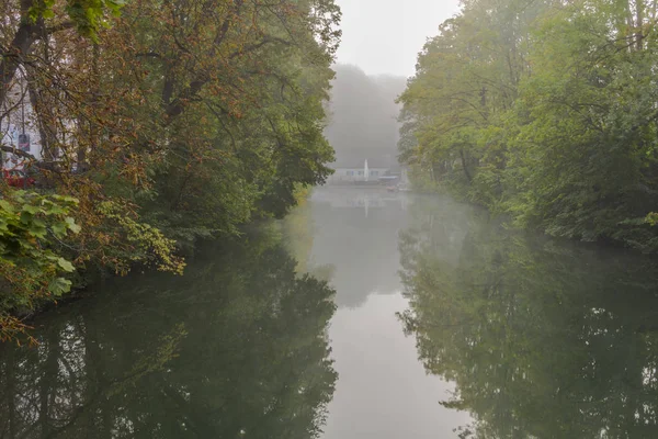 Vista Panorámica Niebla Sobre Agua Bosque Augsburgo Alemania —  Fotos de Stock