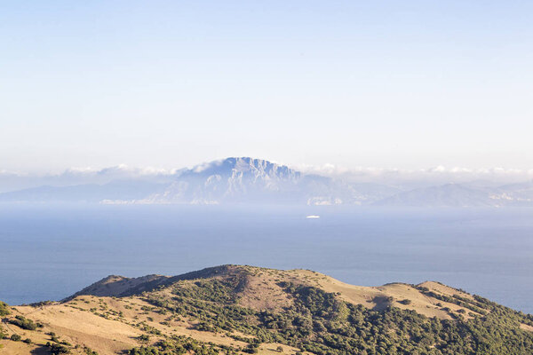 Вид на Гибралтарский пролив и облака, Испания
 