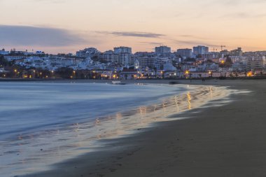 Akşam Sandy beach Lagos Portekiz adlı