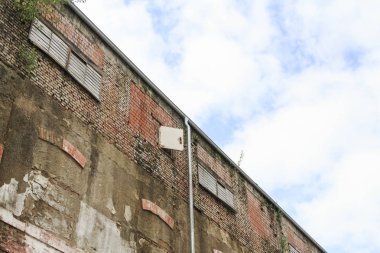 Cephe görünümü eski binayı terk