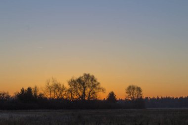 Sunrise donuk peyzaj üzerinde doğal görünümü