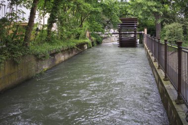 Eski Schwallech Augsburg, Almanya, su çarkı görüntülemek