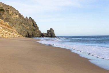 Sandy beach Limanı town Portekiz Lagos yakınındaki