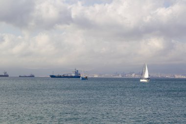 Algeciras Denizi, İspanya Limanı üzerinden görüntülemek