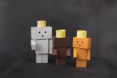 Üç Danbo robotlar yakın çekim 