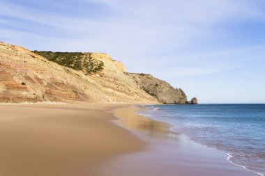Sandy beach Limanı town Portekiz Lagos yakınındaki