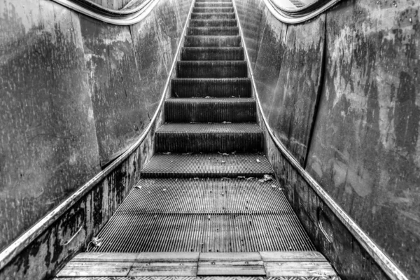 Escada Rolante Repouso Preto Branco — Fotografia de Stock