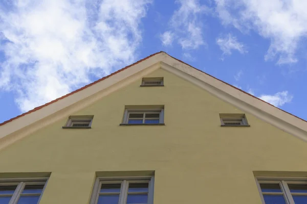 Facciata Storica Casa Augusta Contro Cielo Blu — Foto Stock