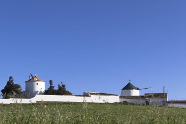 Yeşil alan, Portekiz'daki yel değirmenleri görünümünü
