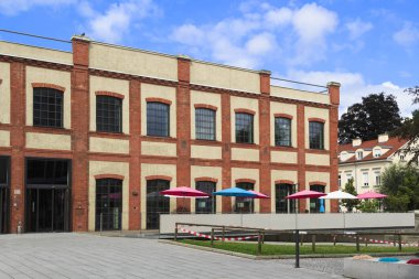 Eski endüstriyel bina, seçici odak