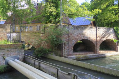 binalar ve ağaçlar yaz, seçici odak