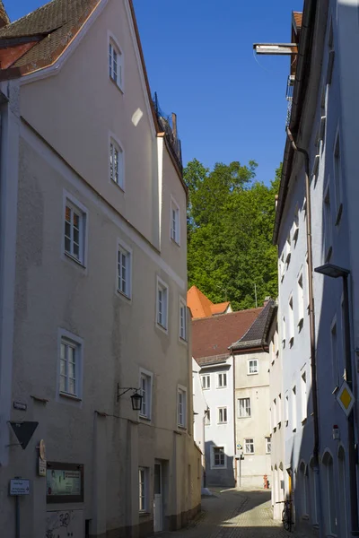 Κατοικίες Κτίρια Στενό Παλιό Δρόμο Της Πόλης Landsberg — Φωτογραφία Αρχείου