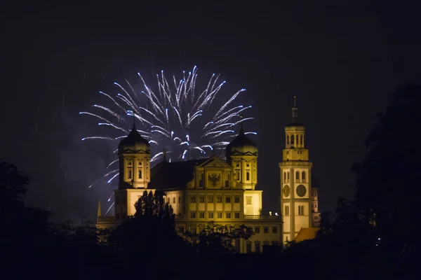 Fireworks over the illuminated Augsburg Town Hall — Stock Photo, Image