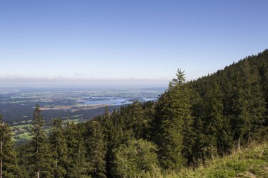 Bavyera Alplerinde Oberammergau yakınlarındaki dağ manzarası